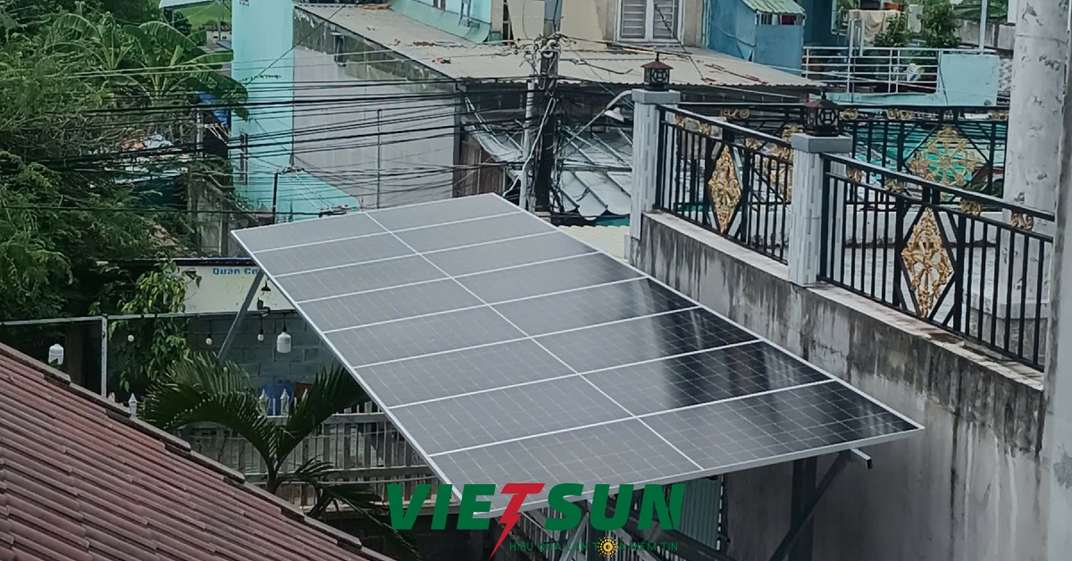 1-Điện Mặt Trời Áp Mái Là Gì? Nguyên Lý, Cấu Tạo & Lợi Ích Thực Tế 1-Điện Mặt Trời Áp Mái Là Gì? Nguyên Lý, Cấu Tạo & Lợi Ích Thực Tế